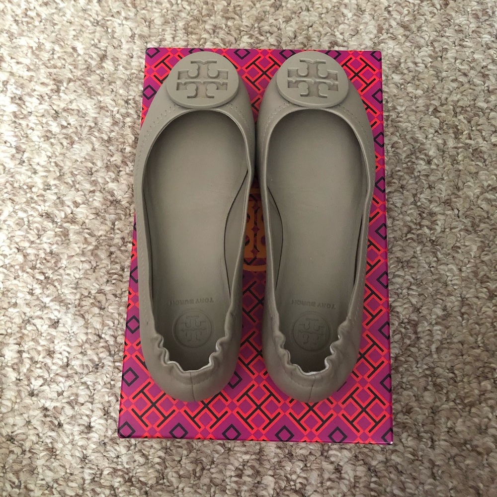 ⭐️Tory Burch Minnie flats size 5⭐️
